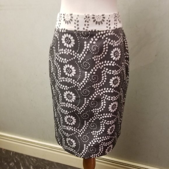 Banana Republic gray skirt and white flowers women's size 0 (G28) - Picture 2 of 7
